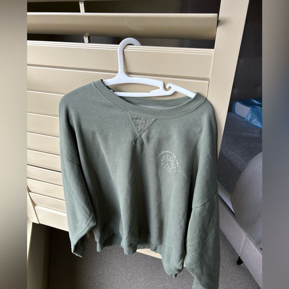 American eagle crewneck women size medium